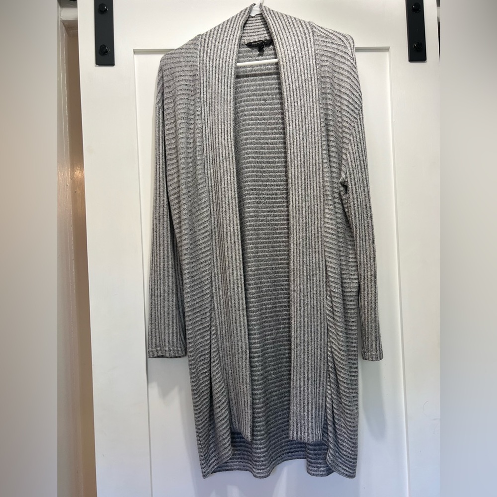 🛍️ White House Black Market Grey + White Sweater Duster